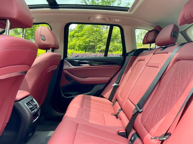 BMW X3 2022 xDrive25i M Sports suit interior photo 12