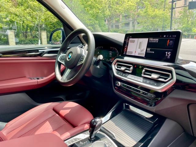BMW X3 2022 xDrive25i M Sports suit interior photo 16