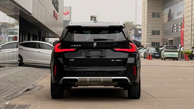 BMW X1 2023 sDrive25Li M Спортивный костюм экстерьер фото 3