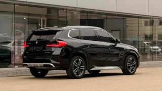 BMW X1 2023 sDrive25Li M Спортивный костюм экстерьер фото 5