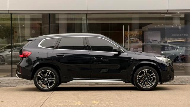 BMW X1 2023 sDrive25Li M Спортивный костюм экстерьер фото 6