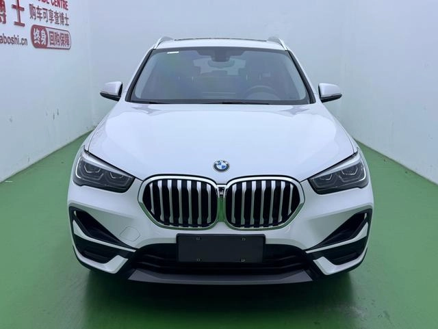 BMW X1 2022 sDrive25Li Лидирующий интерьер фото 19