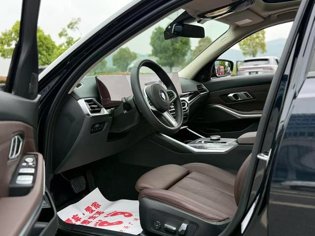 BMW 3 Series 2023 325Li M Sports Night Suit interior photo 9