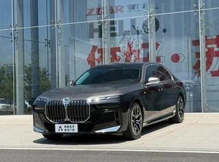 BMW 7 Series 2023 735Li M Sports suit exterior photo 1