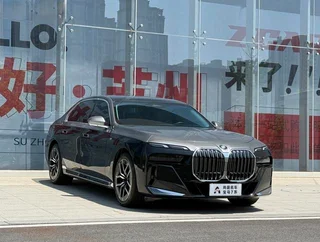 BMW 7 Series 2023 735Li M Sports suit exterior photo 3
