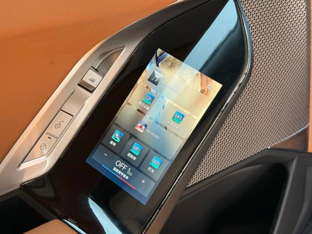 BMW 7 Series 2023 735Li M Sports suit interior photo 11