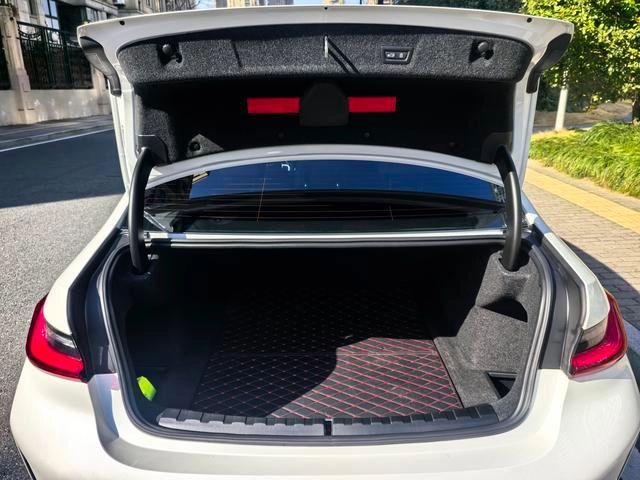 BMW 3 Series 2023 325Li M Sports suit interior photo 15