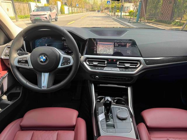 BMW 3 Series 2022 325Li M Sports suit interior photo 10