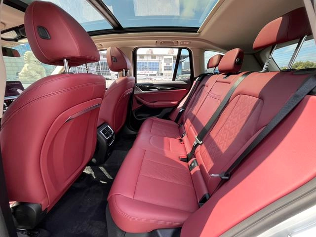 BMW X3 2022 xDrive25i M Sports suit interior photo 10