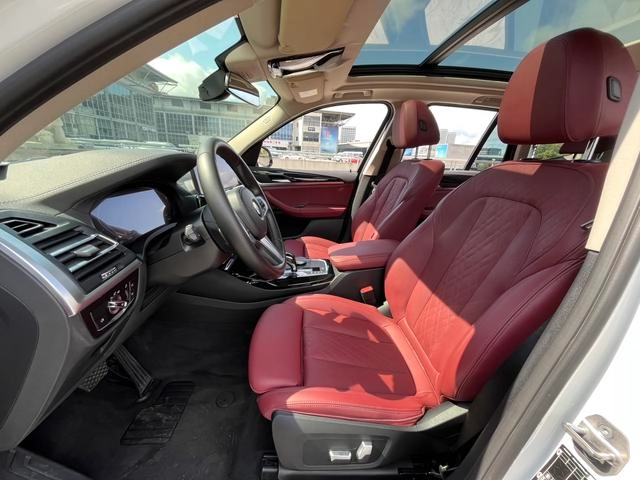 BMW X3 2022 xDrive25i M Sports suit interior photo 11