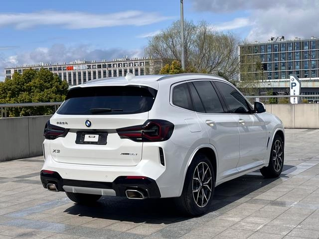 BMW X3 2022 xDrive25i M Sports suit interior photo 16