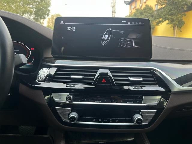 BMW 5 Series 2021 Restyling 525Li M Sports suit interior photo 16