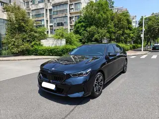 BMW 5 Series 2025 525Li M Sports suit exterior photo 1