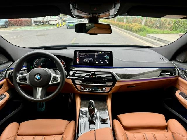 BMW 6 Series GT 2022 630i M Conjunto deportivo exterior foto 6