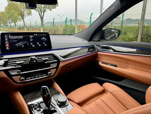 BMW 6 Series GT 2022 630i M Conjunto deportivo exterior foto 8