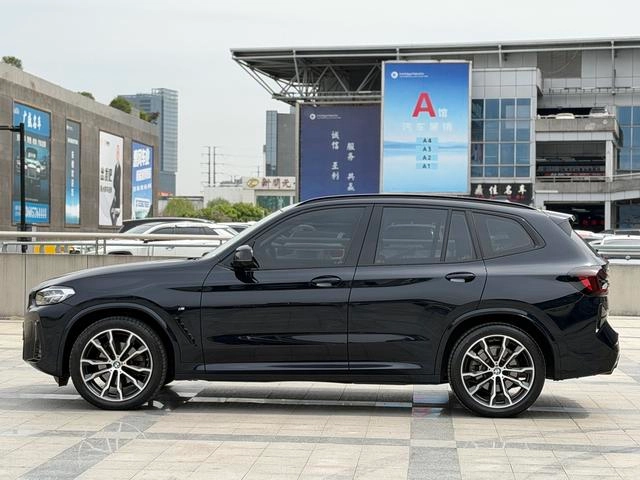 BMW X3 2022 Вторичная модификация xDrive30i Лидирующий M Ночной костюм экстерьер фото 7