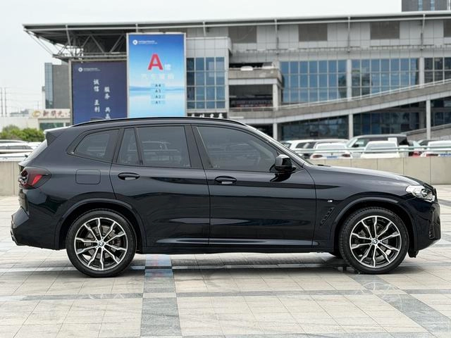 BMW X3 2022 Вторичная модификация xDrive30i Лидирующий M Ночной костюм экстерьер фото 8