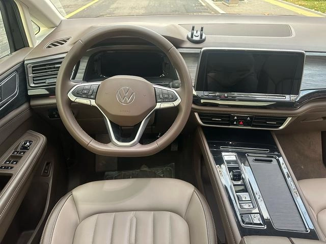 Volkswagen Viloran 2024 330TSI Luxury Edition interior photo 16