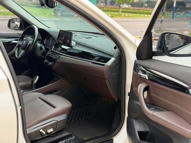 BMW X1 2021 sDrive25Li Leading Type interior photo 11