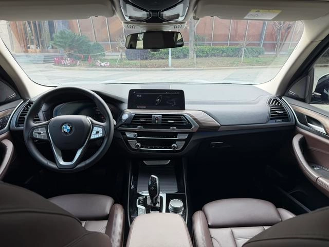 BMW X3 2021 Restyling xDrive28i Luxury Set interior photo 8