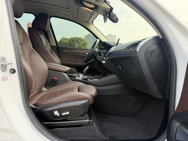 BMW X3 2021 Restyling xDrive28i Luxury Set interior photo 9