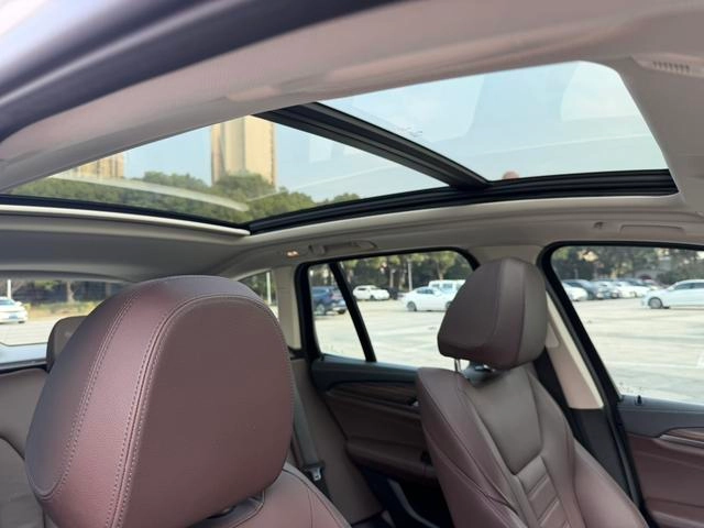 BMW X3 2021 Restyling xDrive28i Luxury Set interior photo 10