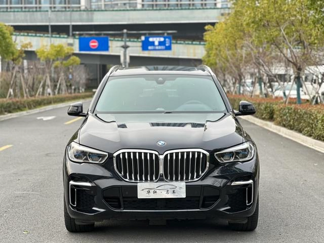 BMW X5 2022 Mise à jour xDrive 40Li M Ensemble de sport extérieur photo 2