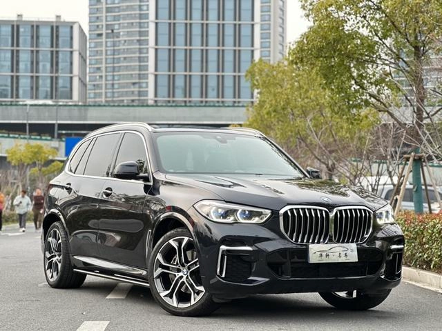 BMW X5 2022 Mise à jour xDrive 40Li M Ensemble de sport extérieur photo 3