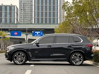 BMW X5 2022 Mise à jour xDrive 40Li M Ensemble de sport extérieur photo 4