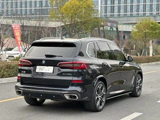 BMW X5 2022 Mise à jour xDrive 40Li M Ensemble de sport extérieur photo 5