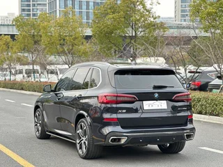 BMW X5 2022 Mise à jour xDrive 40Li M Ensemble de sport extérieur photo 6