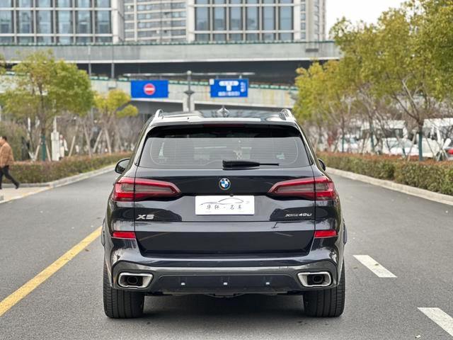BMW X5 2022 Mise à jour xDrive 40Li M Ensemble de sport extérieur photo 7