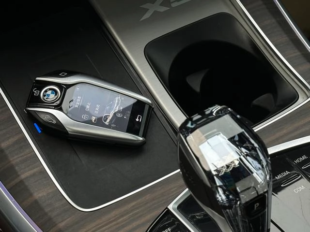 BMW X5 2022 Mise à jour xDrive 40Li M Ensemble de sport intérieur photo 15