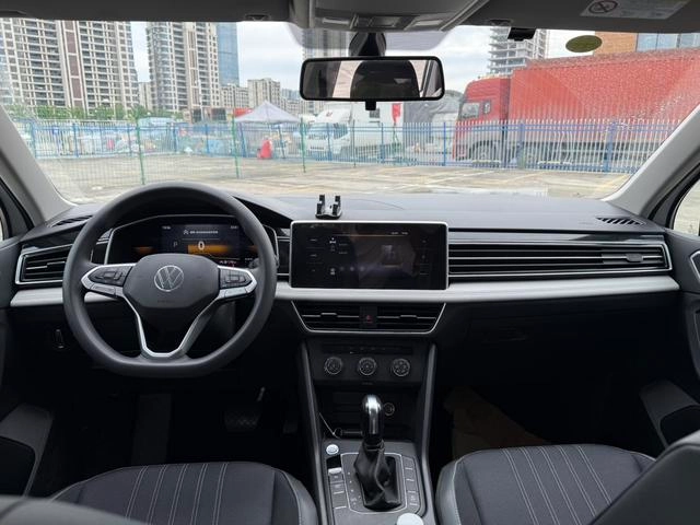 Volkswagen Tiguan L 2022 330TSI Version de confort automatique à deux roues motrices intérieur photo 9