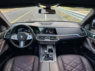 BMW X5 2022 Модификация xDrive 30Li Премиум-класса M Спортивный костюм интерьер фото 6