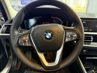 BMW 3 Series 2022 320i Ensemble de sport intérieur photo 13