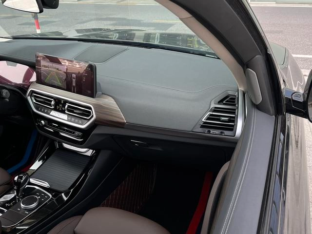 BMW X3 2022 xDrive30i Leading Type M Obsidian Night Suit interior photo 16