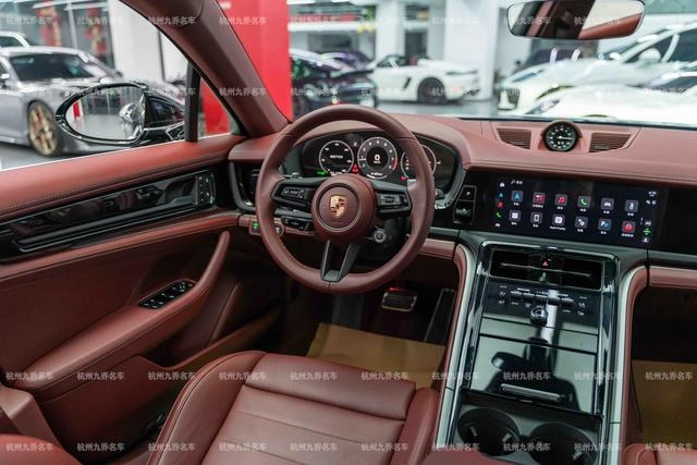 Porsche Panamera 2024 Panamera 4 Executive extension 2.9T interior photo 17