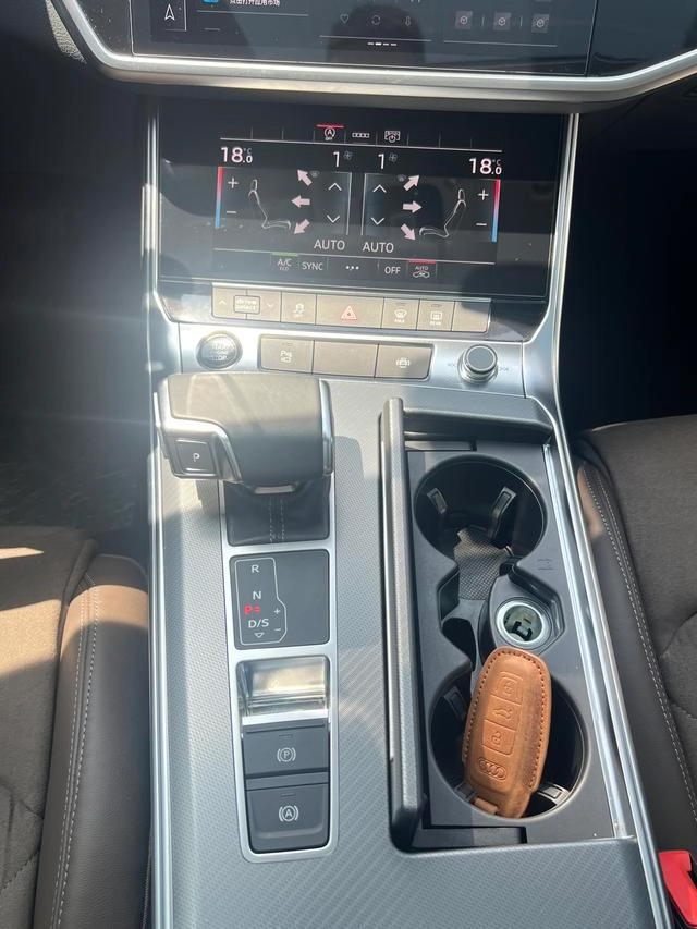 Audi A7L 2024 45 TFSI S-line Ensemble de cristal de rêve intérieur photo 11