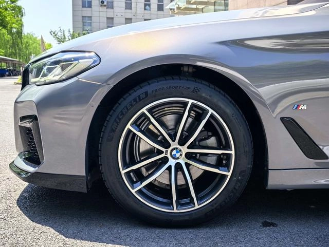 BMW 5 Series 2021 525i M Sports suit exterior photo 5
