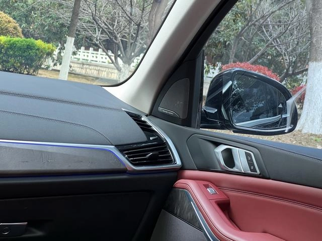 BMW X5 2022 xDrive 30Li M Sports suit interior photo 13