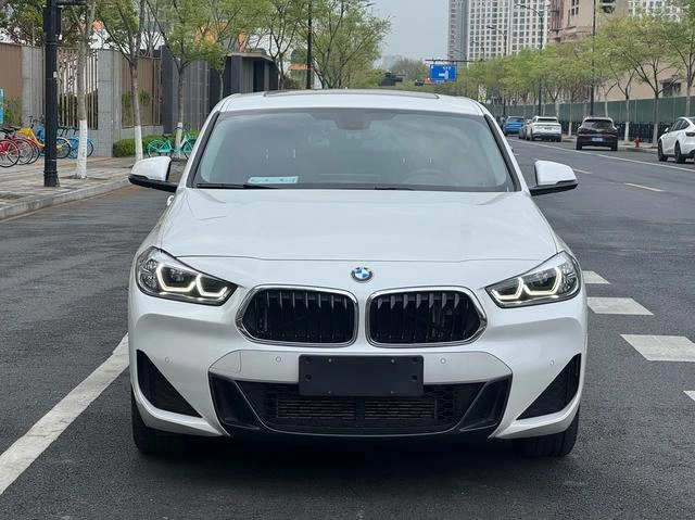 BMW X2 2022 sDrive25i M Спортивный костюм экстерьер фото 2