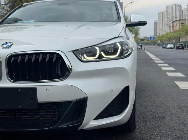 BMW X2 2022 sDrive25i M Спортивный костюм экстерьер фото 7