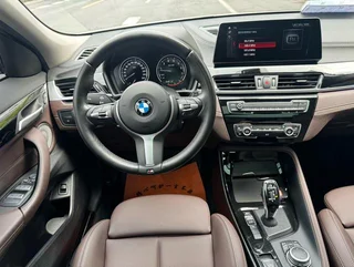 BMW X2 2022 sDrive25i M Спортивный костюм интерьер фото 13