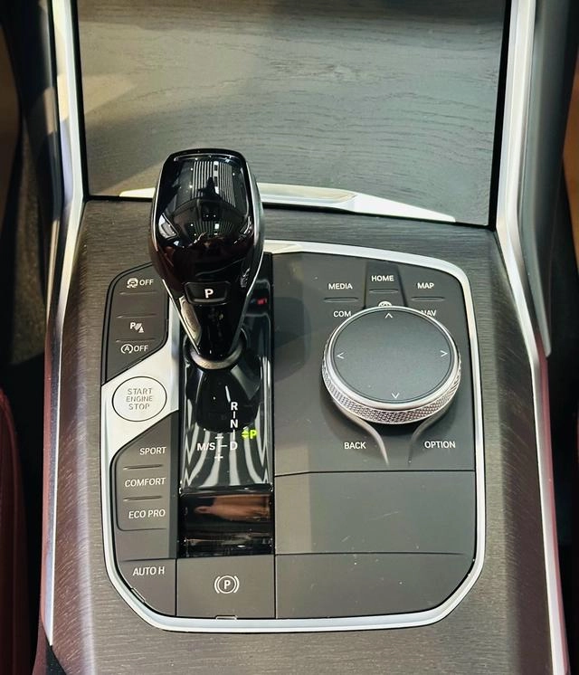 BMW 3 Series 2022 325i M Sports suit exterior photo 9
