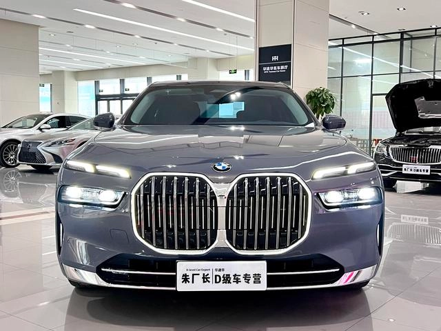 BMW 7 Series 2023 735Li Роскошный набор экстерьер фото 2