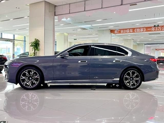 BMW 7 Series 2023 735Li Роскошный набор экстерьер фото 3