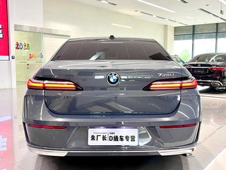 BMW 7 Series 2023 735Li Роскошный набор интерьер фото 9