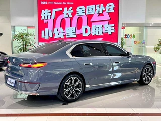 BMW 7 Series 2023 735Li Роскошный набор интерьер фото 10