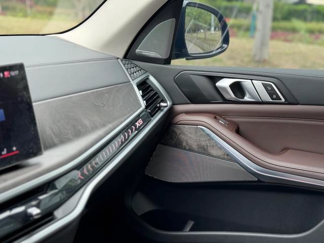 BMW X5 2023 xDrive30Li M Ensemble de sport intérieur photo 14